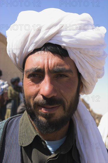 AFGHANISTAN, Between Chakhcharan and Jam, Dulainai, Local Man