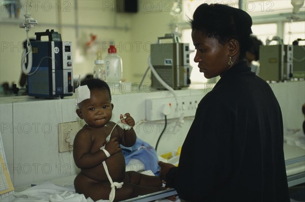 SOUTH AFRICA, Western Cape, Cape Town, Rondebosch neighbourhood.  Rehydration ward in Red Cross children’s hospital.  Child patient receiving treatment.