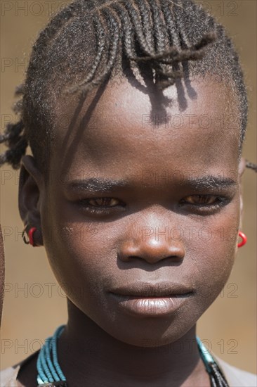 ETHIOPIA, Lower Omo Valley, Key Afir, Tsemay girl at weekly market