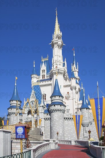 USA, Florida, Orlando, Walt Disney World Resort. Cinderella’s Castle in the Magic Kingdom.
