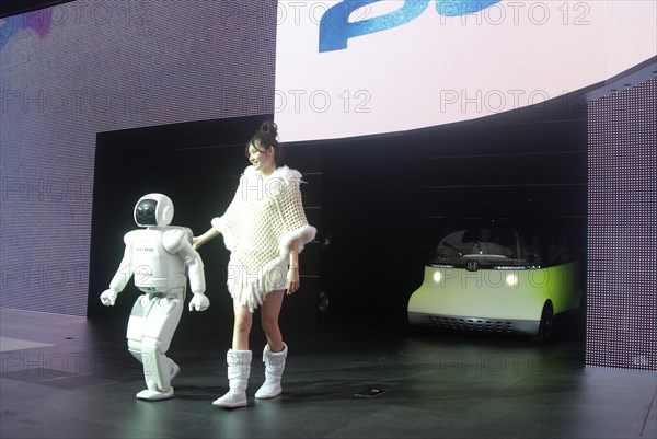 JAPAN, Honshu, Chiba, "Tokyo Car Show, Asimo Robot and young woman introduce Honda concept car Puyo"
