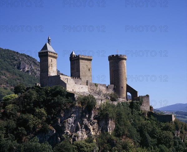 FRANCE, Midi-Pyrenees, Ariege, Chateau Foix on rocky hilltop above town.  Built on 7th century fortification and known to date from the 10th century.  Now houses the Musee d’Ariege.