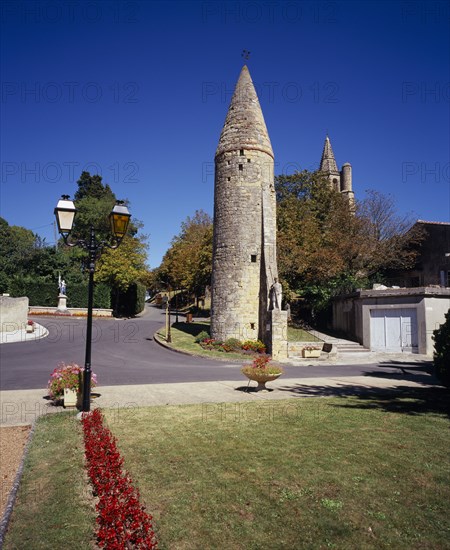 FRANCE, Midi-Pyrenees, Haute-Garonne, Avignonet-de-Lauragais.  Statue of Crusader of Avignonet set against the Cathar religion considered heretical by the Catholic Church in the thirteenth century.