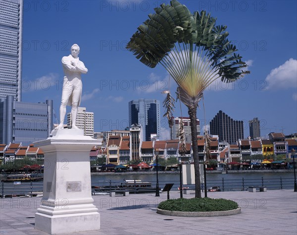 SINGAPORE, Raffles Landing Site, White poly marble statue of Sir Stamford Raffles on the north bank of the Singapore River at the site where he is first thought to have set foot in Singapore.