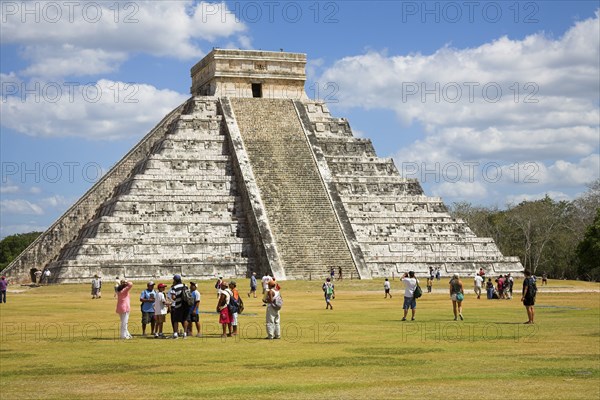 MEXICO, Yucatan, Chichen Itza, "El Castillo, Pyramid of Kukulkan"