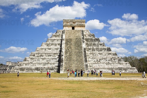 MEXICO, Yucatan, Chichen Itza, "El Castillo, Pyramid of Kukulkan"