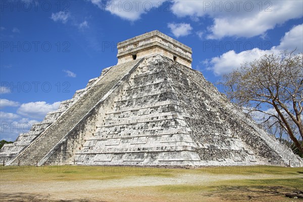 MEXICO, Yucatan, Chichen Itza, "El Castillo, Pyramid of Kukulkan"