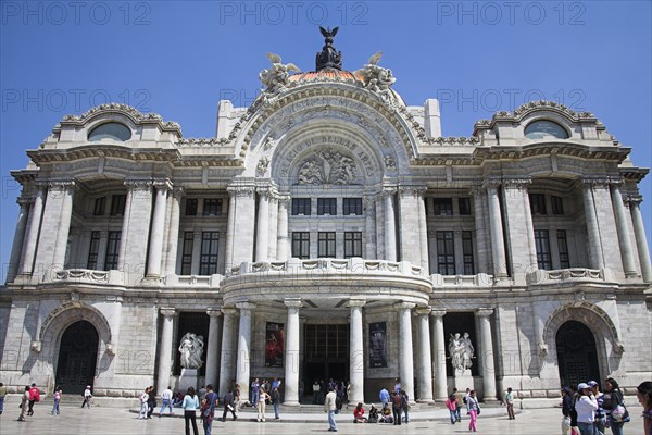 MEXICO, Mexico City, "Palacio de las Bellas Artes, and Museo Nacional de Arquitectura, Alameda Central"