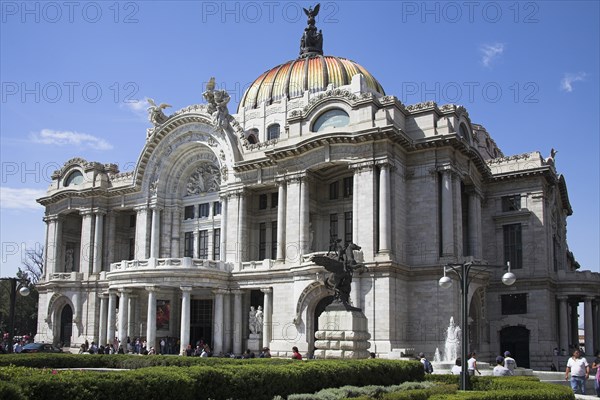 MEXICO, Mexico City, "Palacio de las Bellas Artes, and Museo Nacional de Arquitectura, Alameda Central"