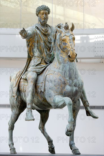 ITALY, Lazio, Rome, Capitoline Museum in Palazzo dei Conservatori The original 2nd Century gilded bronze equestrian statue of the Roman Emperor Marcus Aurelius in the Portico of Marcus Aurelius