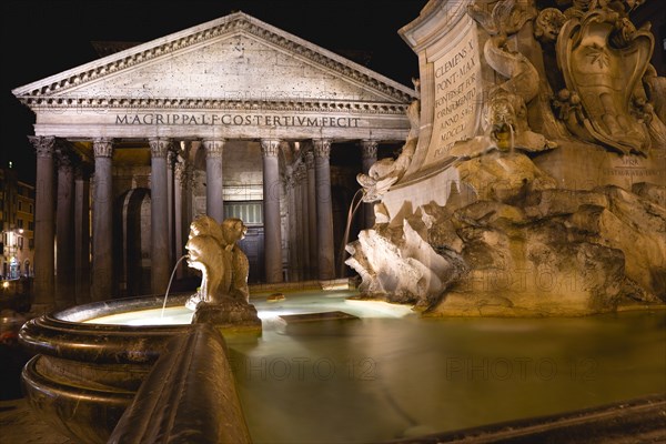 ITALY, Lazio, Rome, Piazza della Rotonda The marble fountain designed in 1578 by Giacomo Della Porta illuminated at night in front of the Pantheon the Roman temple of all the gods which became a catholic church in the Middle Ages