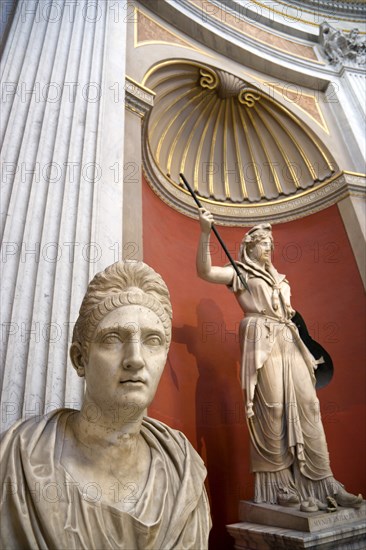 ITALY, Lazio, Rome, Vatican City Museums Belvedere Palace Rotunda Room built by Michelangelo Simonetti during the pontificate of Pope Pius VI in the late 18th century containing Greek and Roman Art