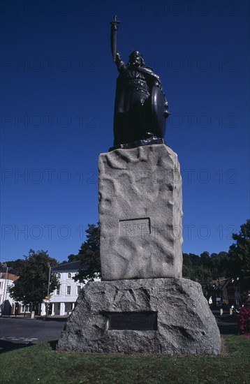 ENGLAND, Hampshire, Winchester, Statue of King Alfred The Great.