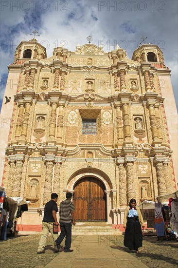 MEXICO, Chiapas, San Cristobal de las Casas, Templo de Santo Domingo de Guzman