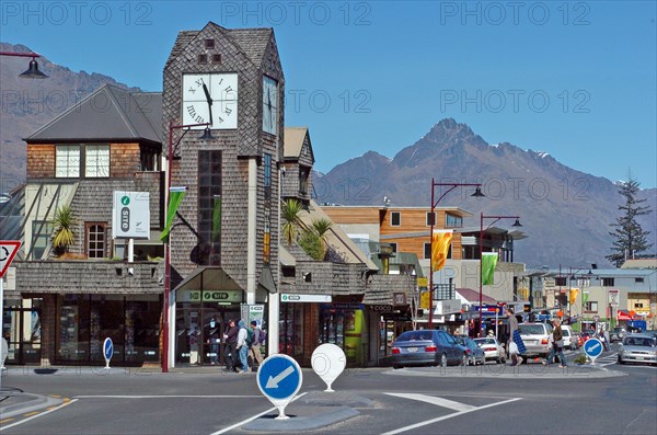 NEW ZEALAND, SOUTH ISLAND, OTAGO, "QUEENSTOWN, VIEW OF TOURIST INFORMATION CENTRE LEFT LOOKING DOWN ALONG SHOTOVER STREET AT THE JUNCTION WITH CAMP STREET WITH WALTER PEAK IN THE BACKGROUND."
