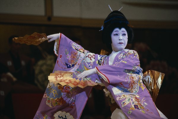 JAPAN, Honshu, Tokyo, Use of traditional Geisha dances in modern choreography.  Female dancer with fans in afternoon show in the Kabuki Theatre.