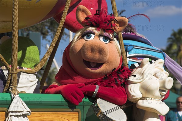 USA, Florida, Orlando, Walt Disney World Resort. Disney MGM Studios. Miss Piggy character from The Muppets in the Stars and Motor Cars Parade.