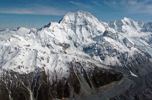 NEW ZEALAND, SOUTH ISLAND, WEST COAST, "MOUNT COOK NATIONAL PARK, AERIAL VIEW THE EASTERN FACE OF NEW ZEALANDS HIGHEST MOUNTAIN MOUNT COOK (CENTRE) WITH MOUNT TASMAN (RIGHT)."