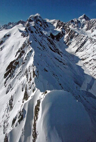 NEW ZEALAND, SOUTH ISLAND, WEST COAST, "MOUNT COOK NATIONAL PARK, AERIAL VIEW OF MOUNTAIN RIDGE LEADING TO THE WEST FACE OF MOUNT TASMAN AND MOUNT COOK (TOP RIGHT)."