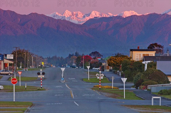 NEW ZEALAND, SOUTH ISLAND, WEST COAST, "HOKITIKA, DUSK LOOKING THE LENGTH OF PARK STREET EAST INLAND TOWARDS THE SOUTHERN ALPS FROM THE HOKITIKA COAST ROAD."