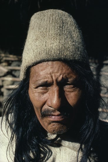 COLOMBIA, Sierra Nevada de Santa Marta, Ika, Portrait of Ika man wearing traditional fique cactus fibre finely woven hat and woven wool and cotton cloak. Arhuaco Aruaco indigenous tribe American Classic Classical Colombian Columbia Hispanic Historical Latin America Latino Male Men Guy Older South America