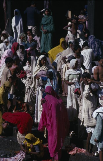 NEPAL, Pashupatinath, Crowds on steps to bathing pool and waiting to enter temple.