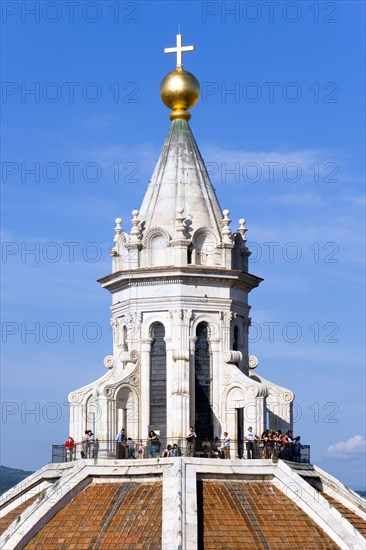 ITALY, Tuscany, Florence, "The dome of the Cathedral of Santa Maria del Fiore, the Duomo, by Brunelleschi with tourists on the viewing platform looking over the city towards the surrounding hills"