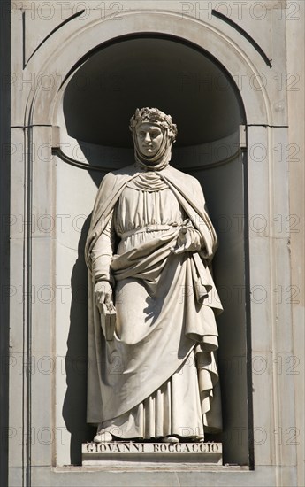 ITALY, Tuscany, Florence, Statue of the poet and writer Giovanni Boccaccio in the Vasari Corridor outside the Uffizi