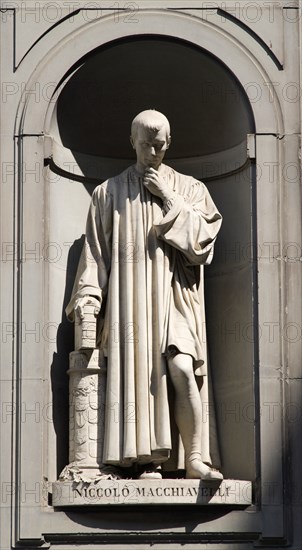 ITALY, Tuscany, Florence, Statue of the politician and writer Niccolo Machiavelli in the Vasari Corridor outside the Uffizi