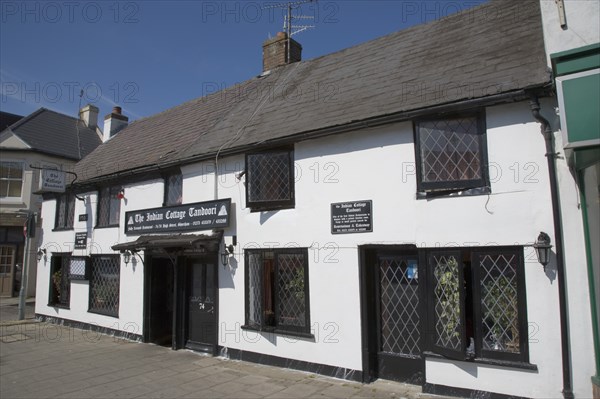 ENGLAND, West Sussex, Shoreham-by-Sea, The Indian Cottage restaurant in the high street.