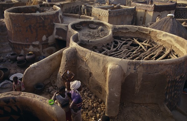 20086006 BURKINA FASO Gourounsi Country Tiebele Traditional village of the Gourounsi people with homes built from unfired mud and timber decorated with geometric painted patterns by the women.