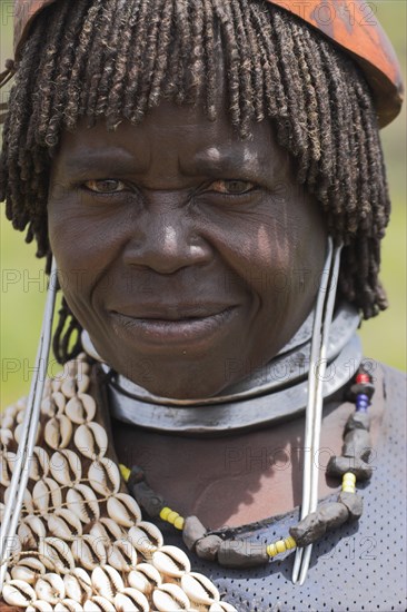 ETHIOPIA, Lower Omo Valley, Key Afir, "Weekly Market, Banner woman  "