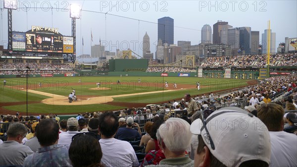 USA, Pennsylvania, Pittsburg, "PNG Stadium, major league baseball, Pirates vs San Francisco Giants, city skyline"