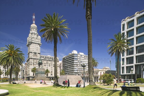 URUGUAY, Montevideo, Plaza Independencia with Palacio Salvo in the background.