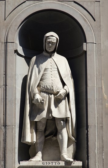 ITALY, Tuscany, Florence, Statue of architect and painter Giotto di Bondone in the Vasari Corridor outside the Uffizi