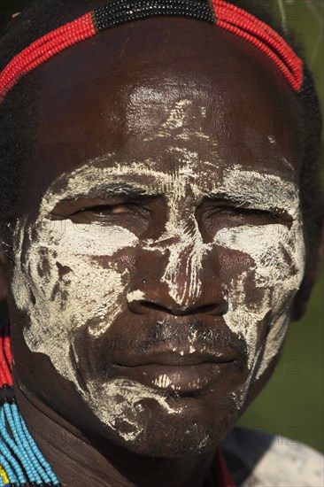 ETHIOPIA, Lower Omo Valley, Mago National Park, Karo man with face painting