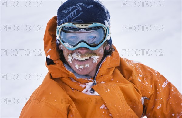 20091050 Close up skier wearing protective snow goggles. Model Released American Holidaymakers North America One individual Solo Lone Solitary Skiing Skis Tourism Tourist United States America  WeatherTouristsPeople - Single PersonPeople - PortraitsDo