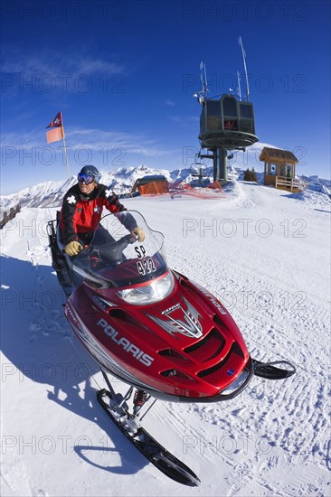 20091051 Ski Patrol Skidoo motorised snow mobile. Model Released American Cell Cellular Holidaymakers North America One individual Solo Lone Solitary Tourism Tourist United States America  Dominant RedDominant WhiteDominant BlueTravelTouristsWeather