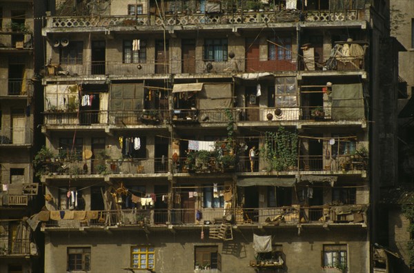 CHINA, Hubei, Badong, Detail of apartment blocks with washing lines and plants hanging from balconies on the banks of the River Yangtsi