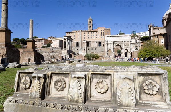 ITALY, Lazio, Rome, The Forum with tourists. Details of ruin fragments with the Arch of Septimius Severus in the centre