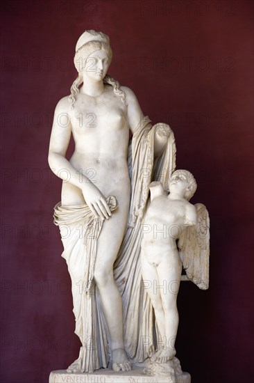 ITALY, Lazio, Rome, Vatican City Museums Statue Venus Felix the Roman version of Venus with Cupid in the Octagonal Courtyard of the Belvedere Palace