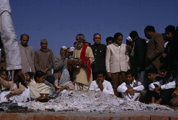INDIA, Uttar Pradesh, Varanasi , Lal Bahadur Shastri’s funeral with mourners gathered around pyre. Prime Minister of India between 1964-1966.