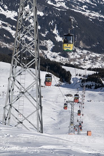 SWITZERLAND, Bernese Oberland, Grindelwald, The Mannlichen Cable Car in motion as it rises from Grindelwald.
