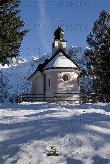 GERMANY, Bavaria, Mittenwald, Kapelle am Lautersee. Small chapel near Lautersee lake above Mittenwald.