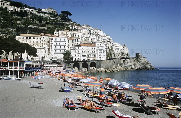 ITALY, Campania, Amalfi Coast, Beach and houses in the town of Amalfi