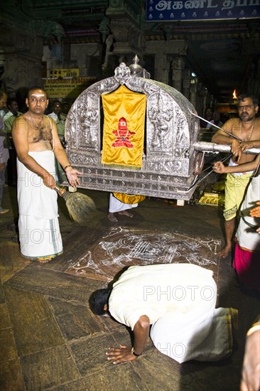 INDIA, Tamil Nadu, Madurai, "Evening procession carrying Shiva to bedroom of Meenakshi, Meenakshi Temple"