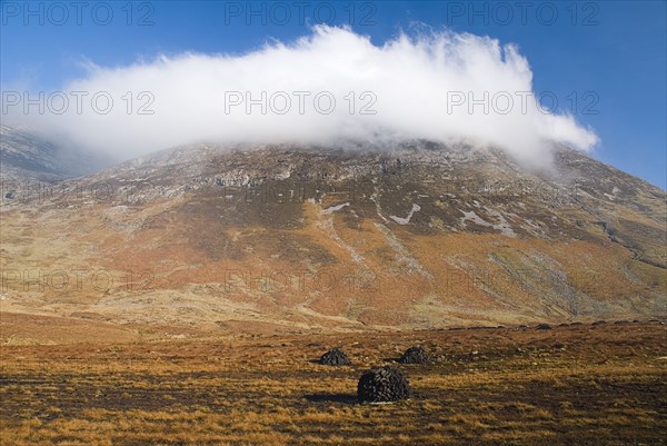 20093577 IRELAND Galway Connemara Maumturk Mountains with turf stacks