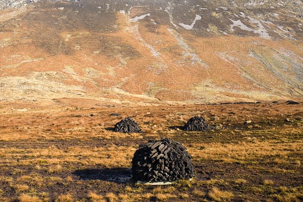 20093578 IRELAND Galway Connemara Maumturk Mountains with turf stacks