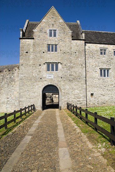 20093584 IRELAND Leitrim Parkes Castle A section of the facade and the main entrance