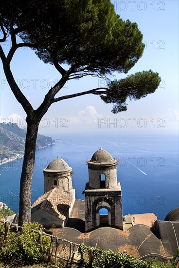 20093647 ITALY Campania Ravello Church of Santissima Annunziata below Villa Rufolo